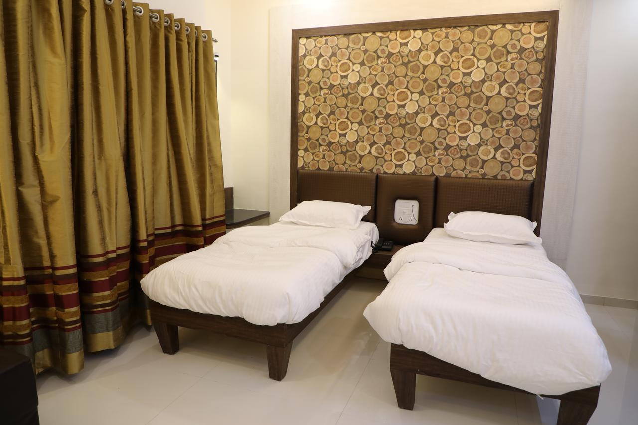 Hotel Pushpak Park Osmanabad Экстерьер фото