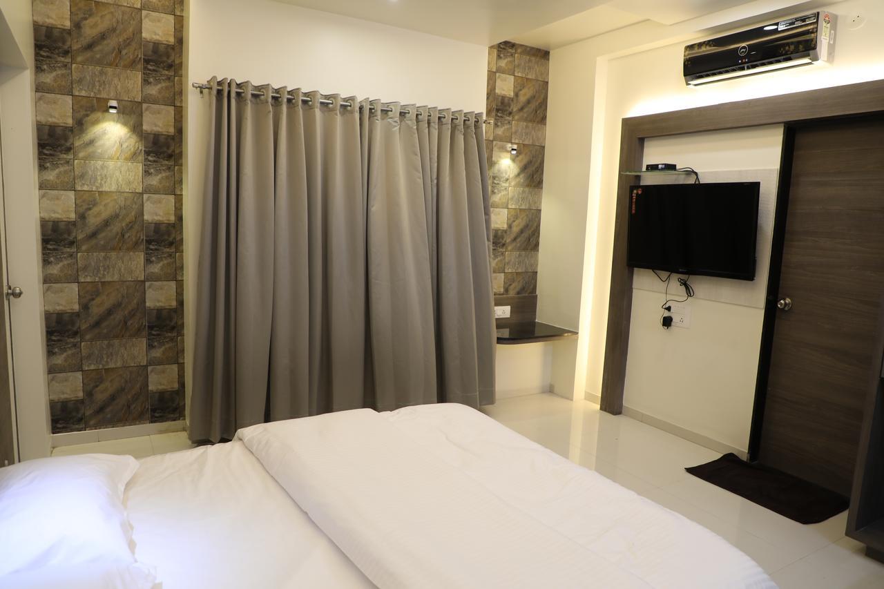 Hotel Pushpak Park Osmanabad Экстерьер фото