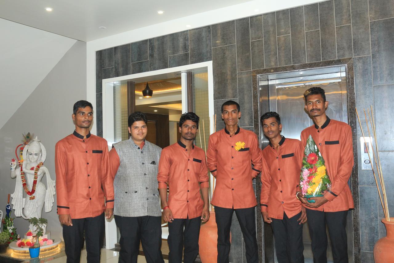 Hotel Pushpak Park Osmanabad Экстерьер фото